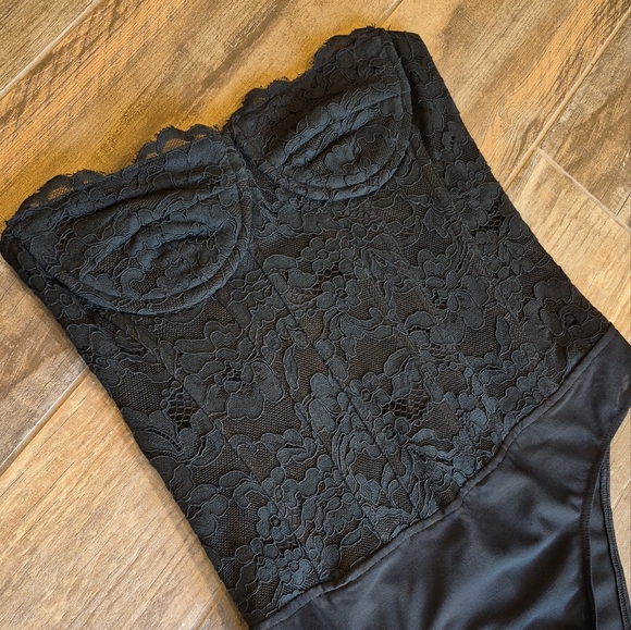Bardot Oskar Lace Bustier Bodysuit, Snap Closure, Detachable Shoulder Straps, 2 - Picture 6 of 16